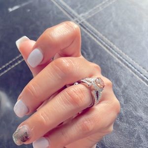 Anillo de plata con piedra color oro